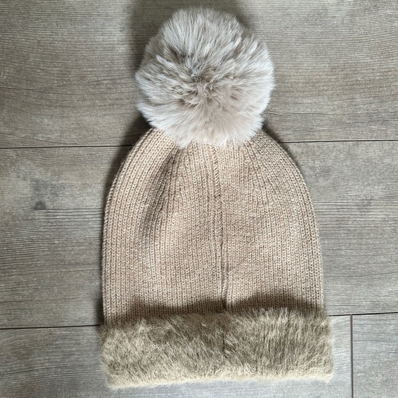 Marcus Adler Girls Boutique Winter Pom Hat
Euc - Picture 4 of 6